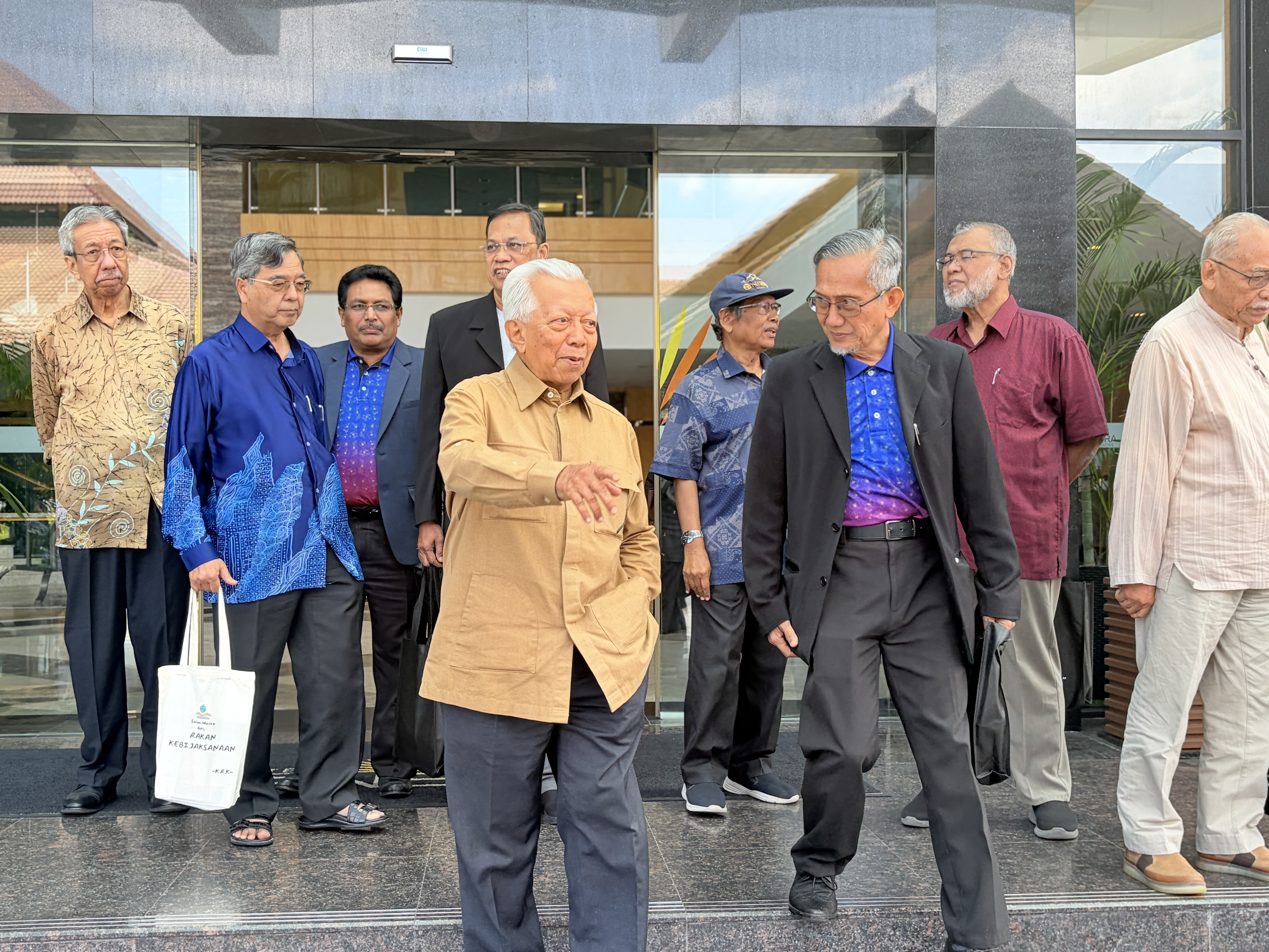 DIALOG CINTA WISDOM